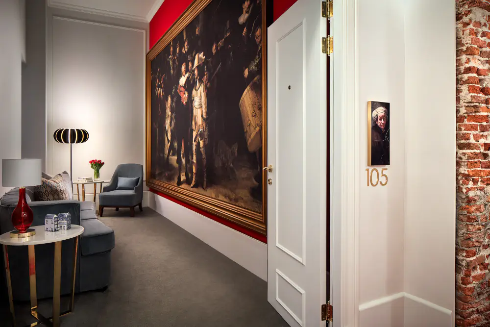 De Rembrandt Suite met een grote reproductie van De Nachtwacht aan de wand