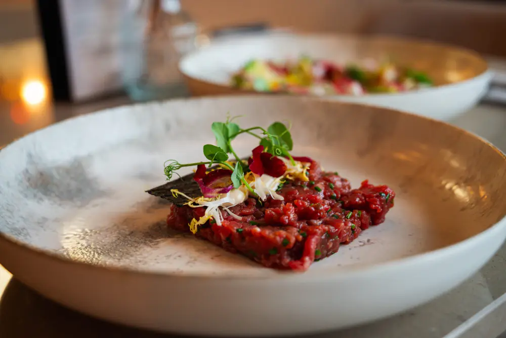 Een gerecht van Zuiver Restaurant op een wit bord