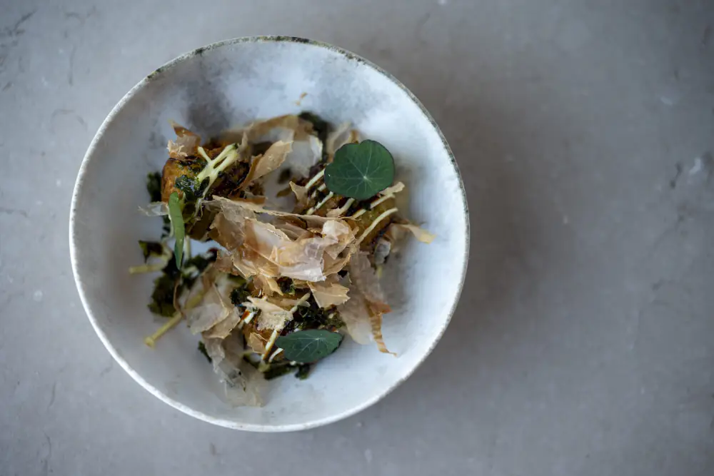 Een salade van Zuiver Restaurant van bovenaf